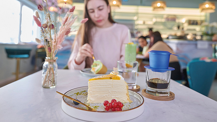 
			Hali Café
		