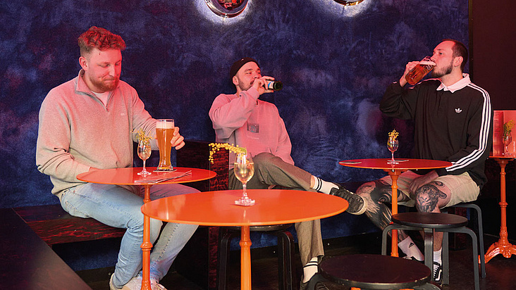 
			Kalsarikännit Bar
		