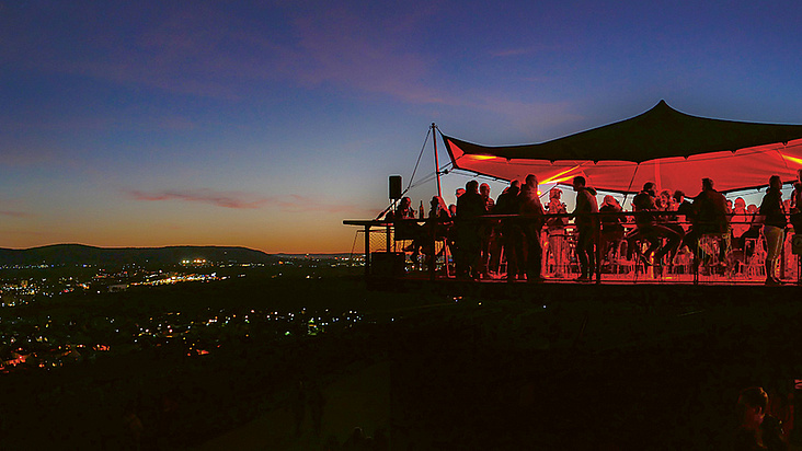 
			Sunset Lounge im Weinberg
		