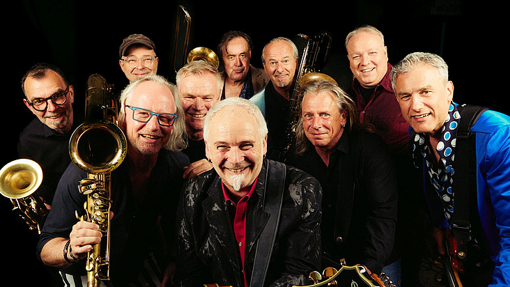 
			Dr. Mablues and the Detail Horns
		